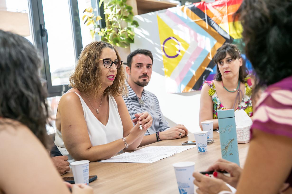 La consejera de Igualdad visita el SAI LGTBI de Castilla-La Mancha