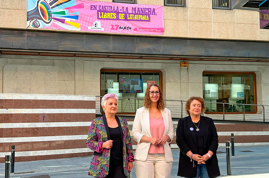La consejera de Igualdad, Sara Simón, en un acto con motivo del Día Internacional contra la LGTBIfobia