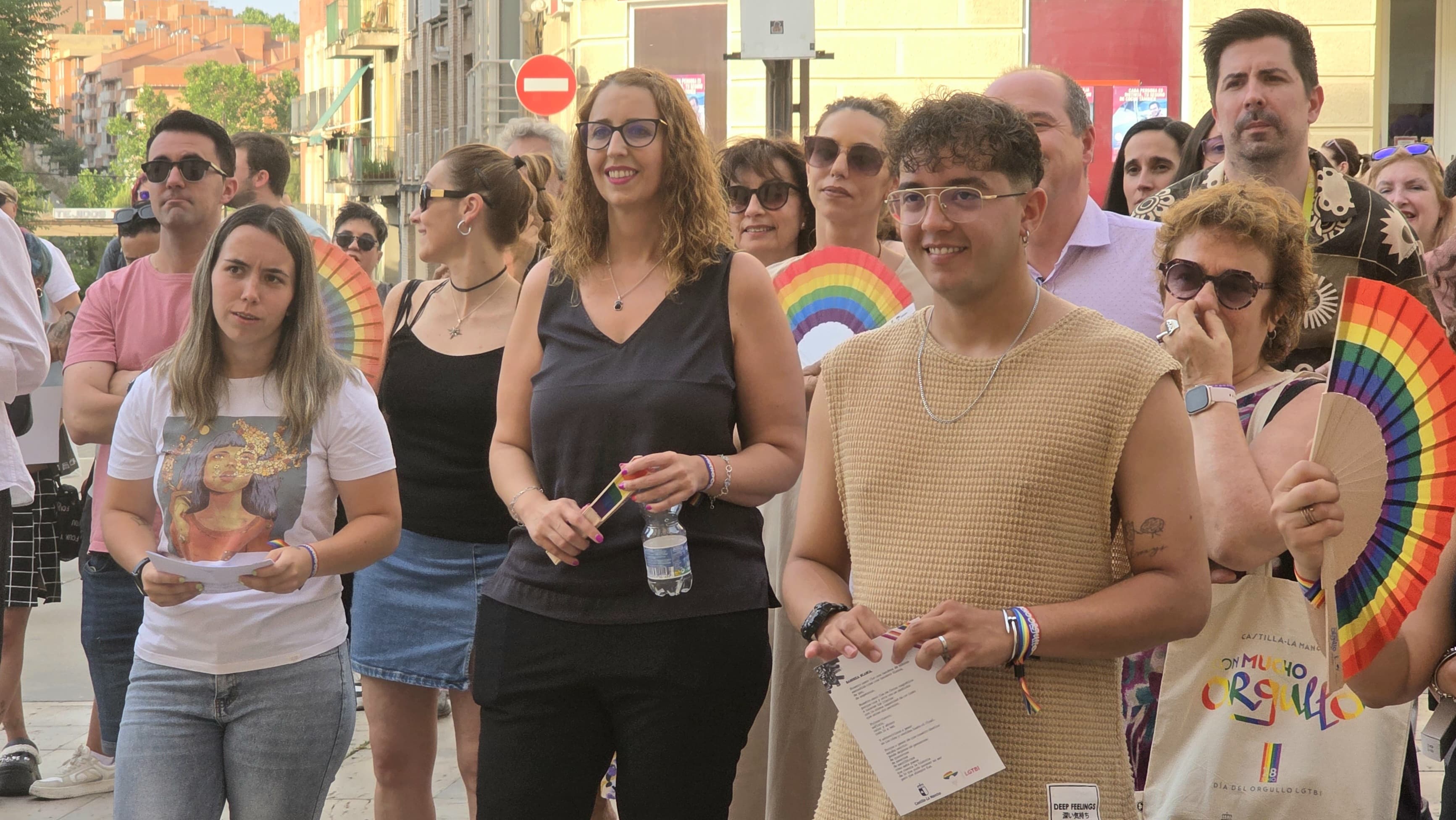 La consejera de Igualdad, Sara Simón, asistió en Guadalajara al primero de los actos sociales organizados por el Gobierno regional con motivo del día del Orgullo LGTBI, que se conmemora el próximo 28 de junio