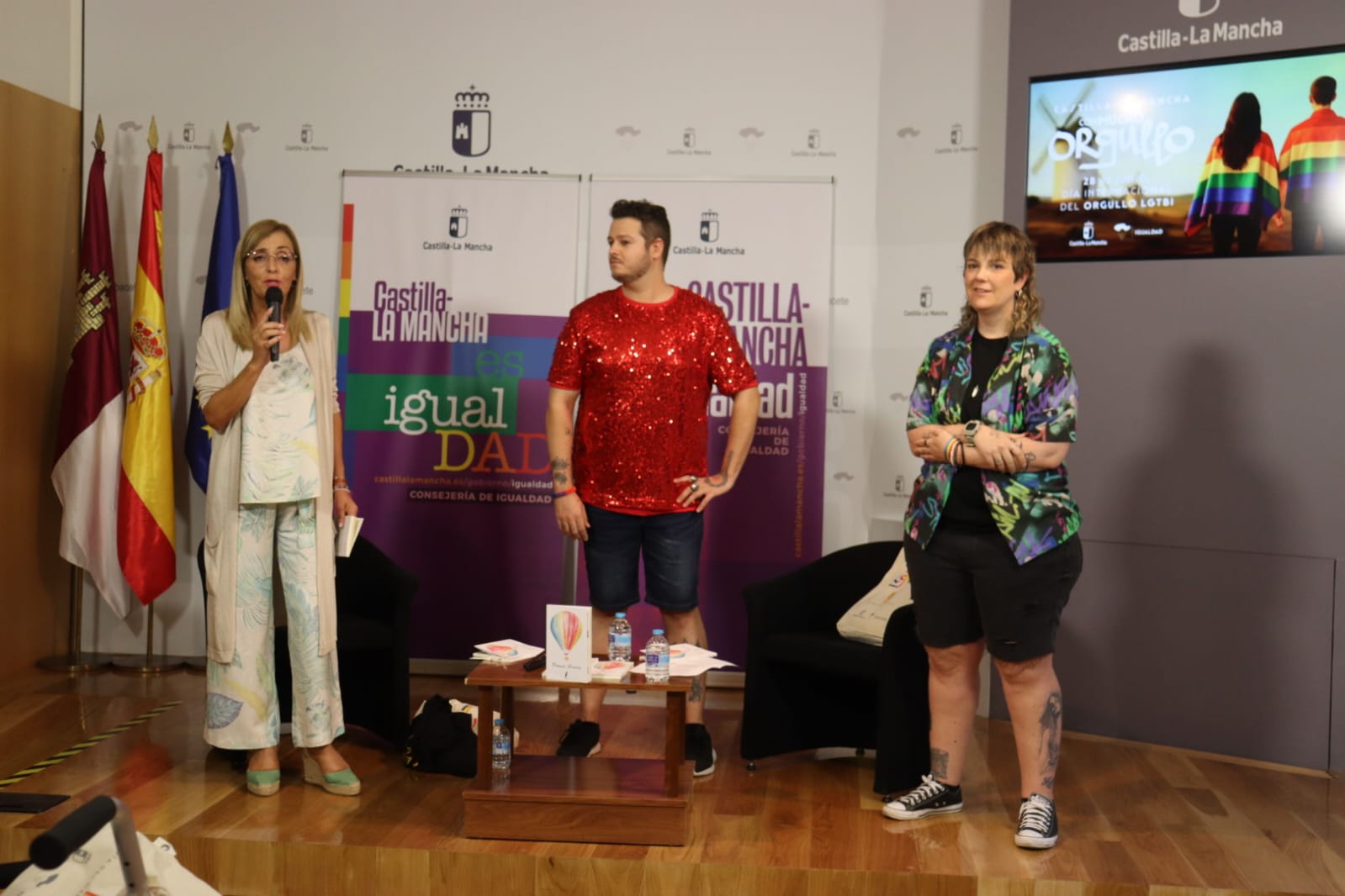 Recital poemas LGTBI en la Delegación Provincial de la Junta de Comunidades de Castilla-La Mancha en Albacete