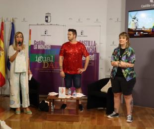 Recital poemas LGTBI en la Delegación Provincial de la Junta de Comunidades de Castilla-La Mancha en Albacete